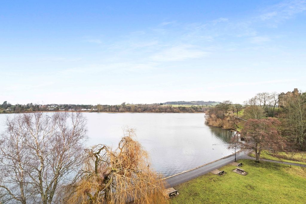 Property photo 2 of 25