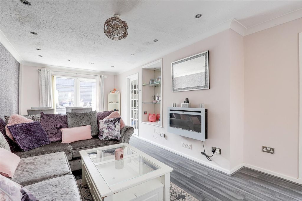 Property photo 2 of 18 9510.Jpg