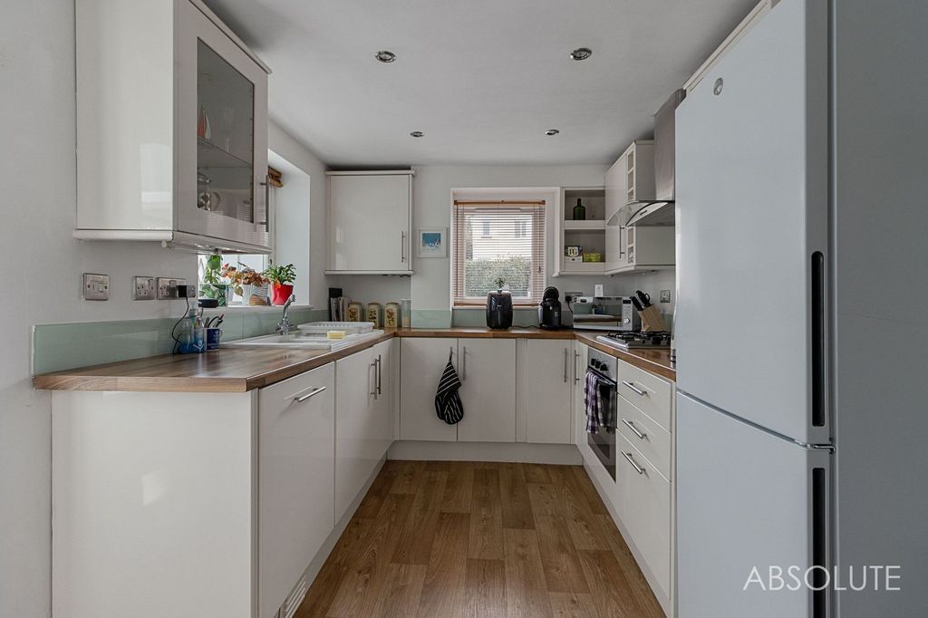 Property photo 2 of 19