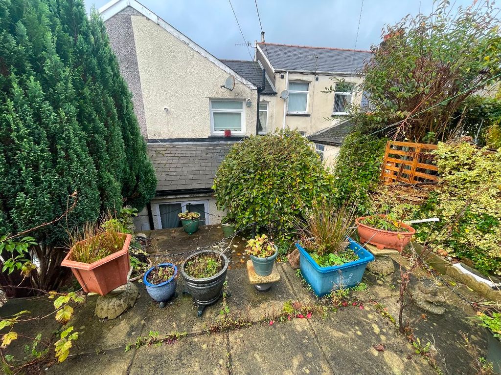 Property photo 2 of 25