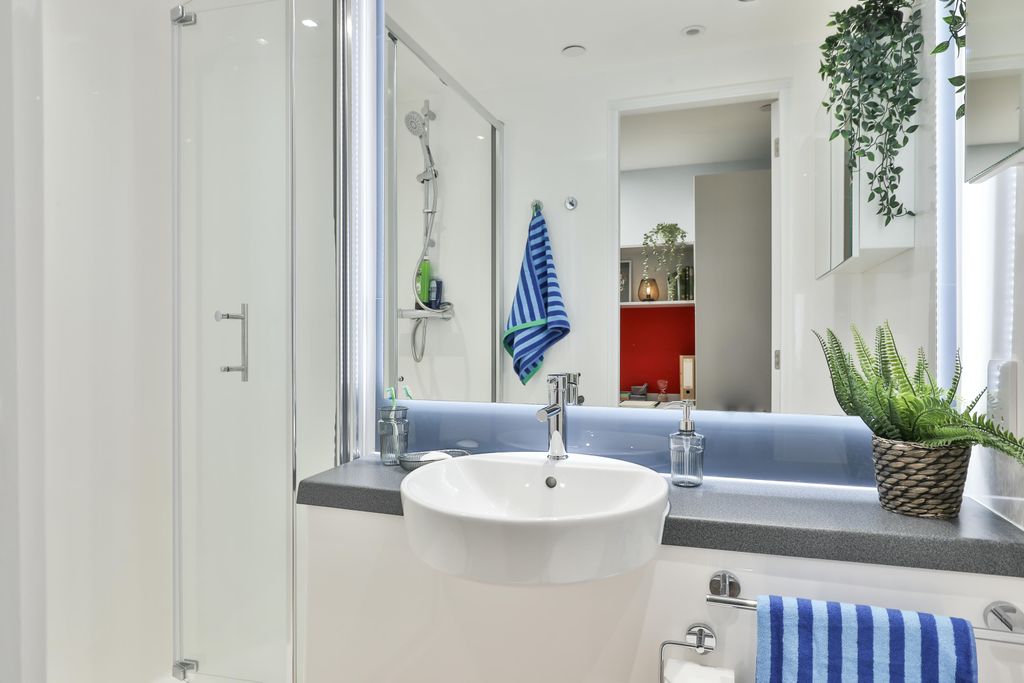 Property photo 2 of 20 Ensuite (25 Of 4) (1).Jpg