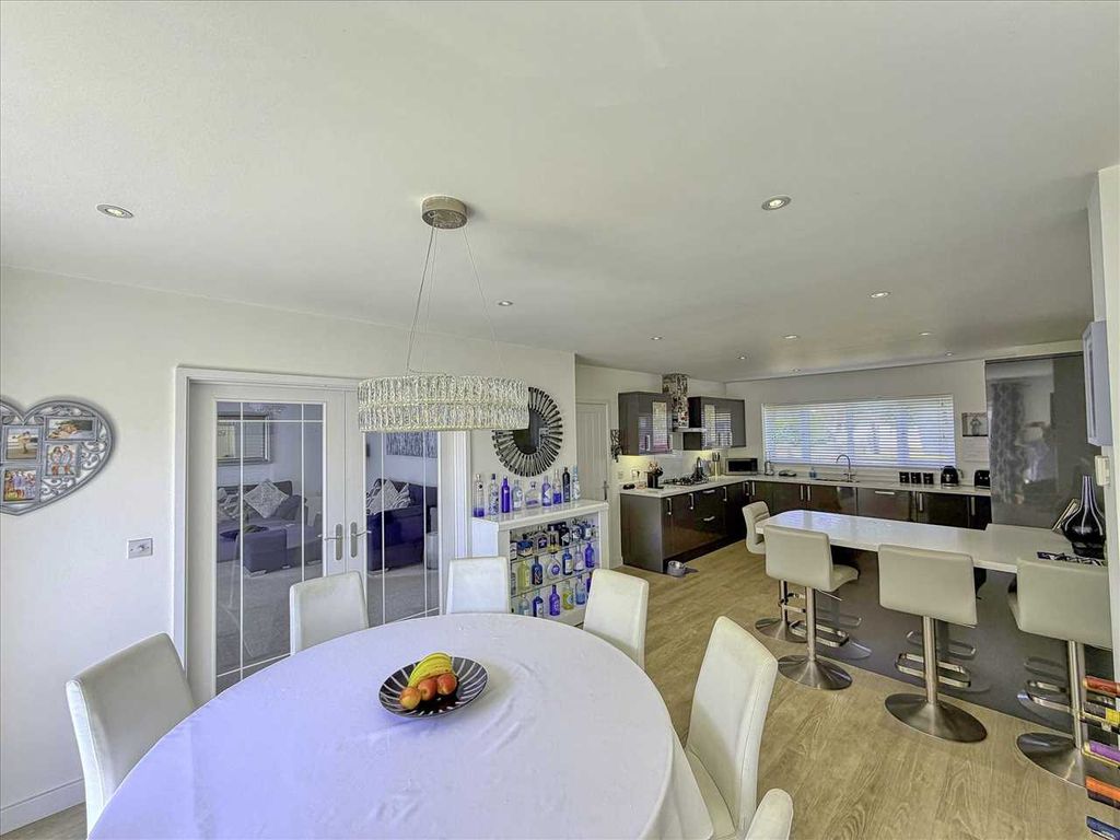 Property photo 3 of 31