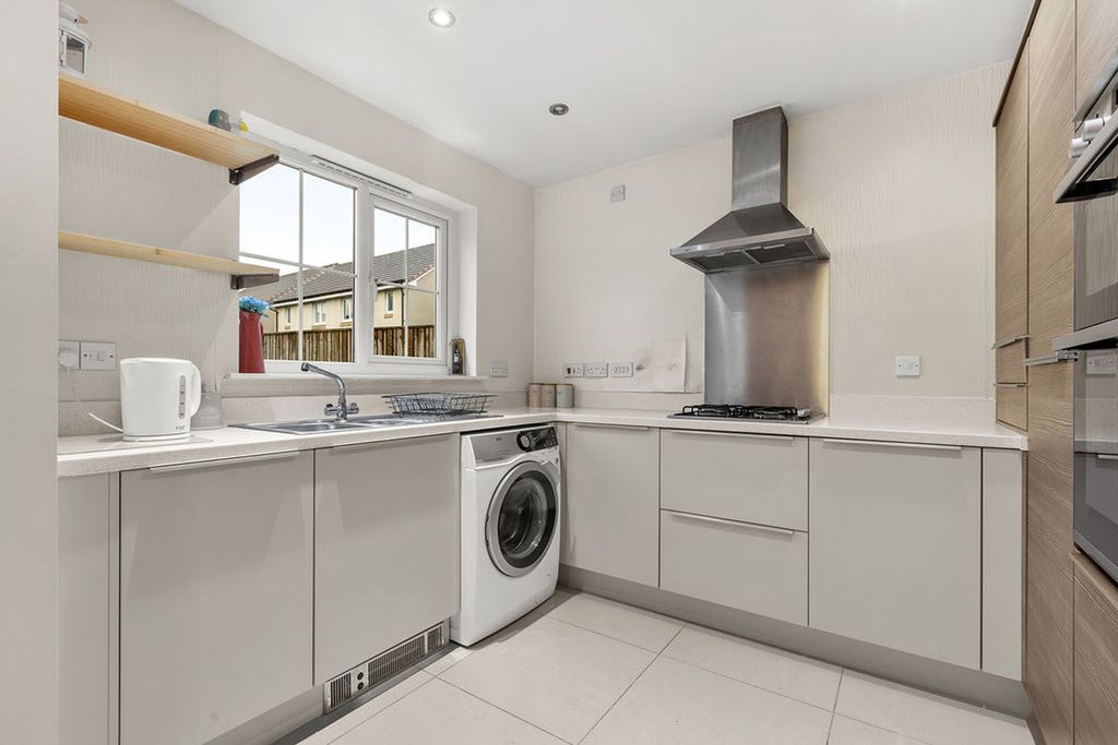 Property photo 3 of 27