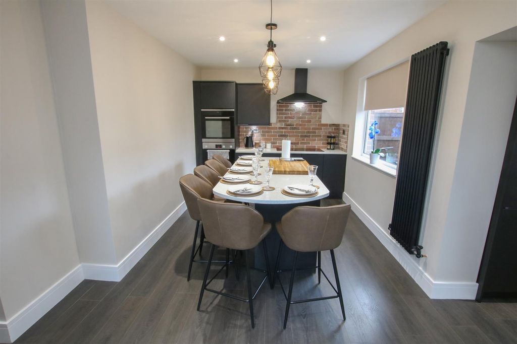 Property photo 2 of 24 Dining Kitchen