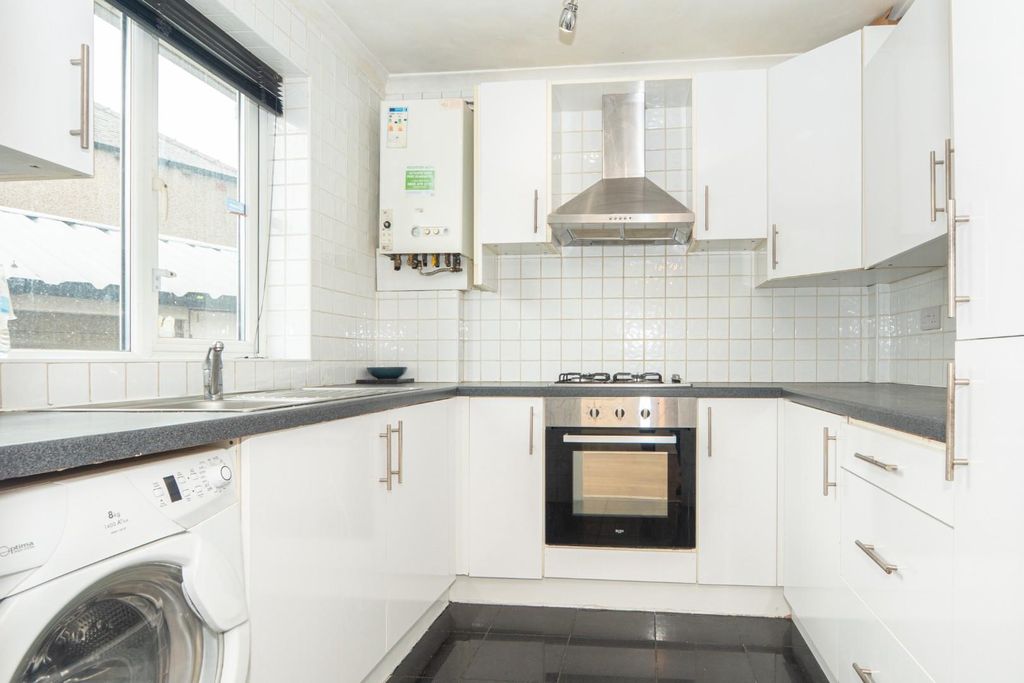 Property photo 3 of 14 Kitchen