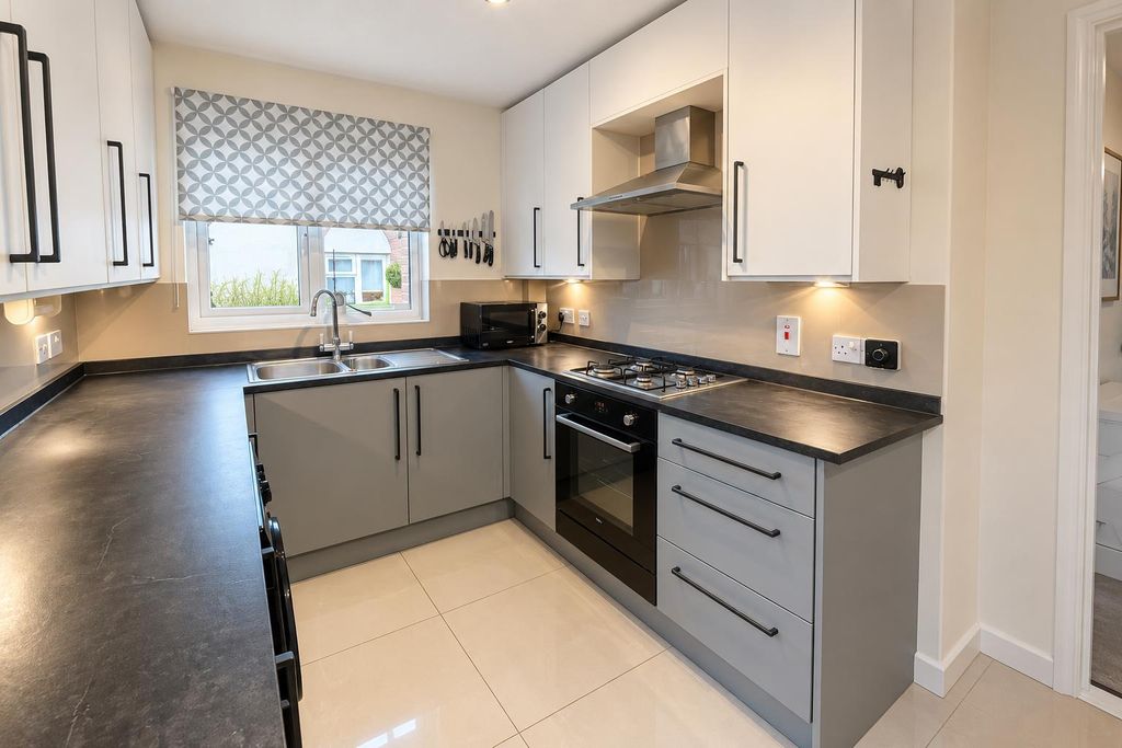 Property photo 2 of 11 Kitchen .Png