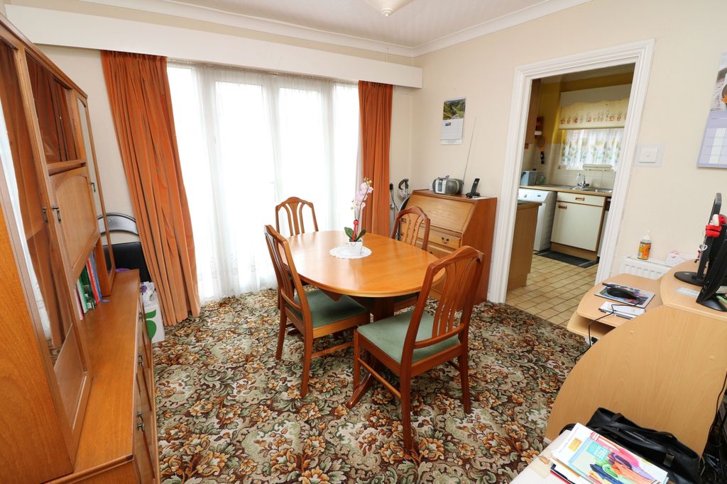 Property photo 3 of 8 Diner