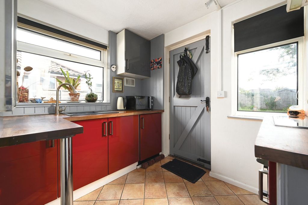 Property photo 2 of 21 Kitchen