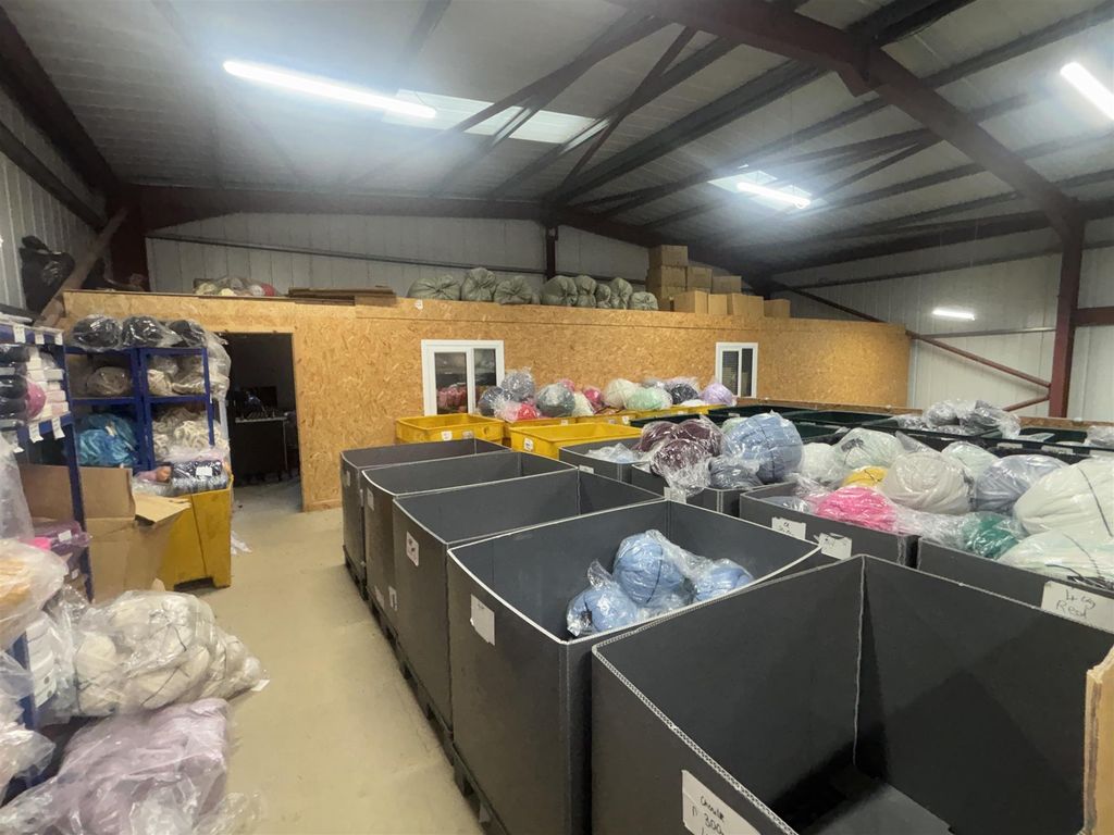 Property photo 1 of 7 Photo 0