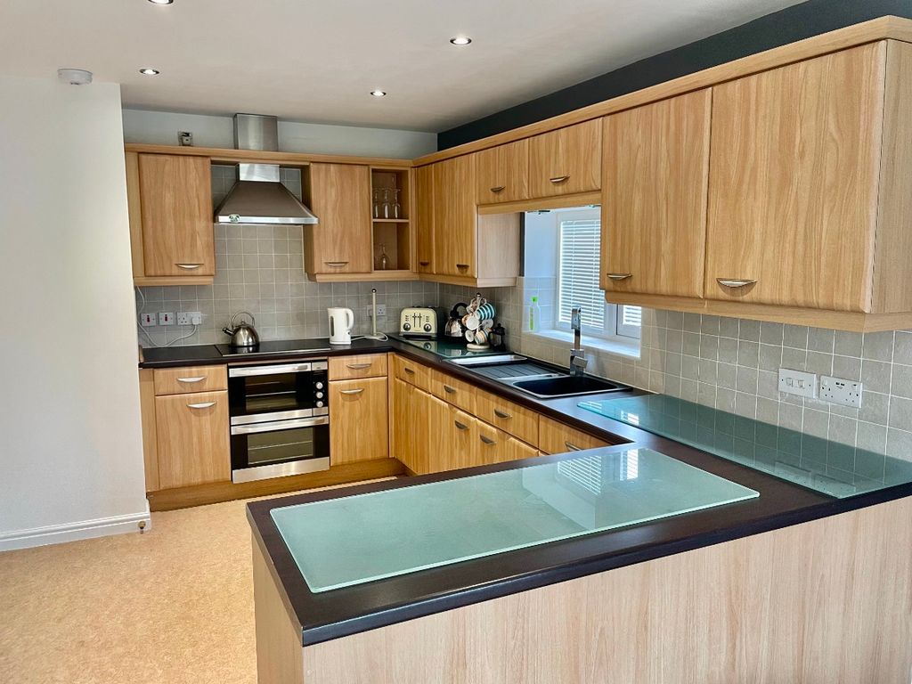 Property photo 2 of 20