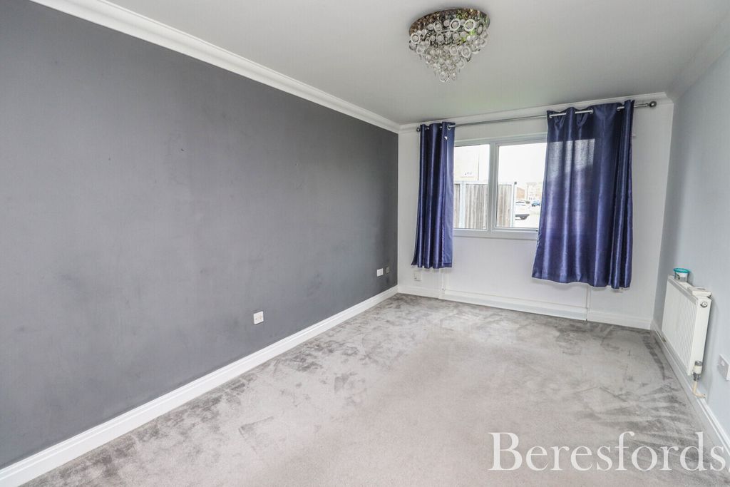 Property photo 3 of 6 Lounge