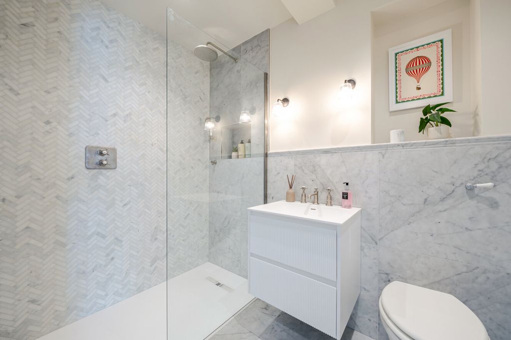 Property photo 3 of 9 1496101-19-6A69Ec...