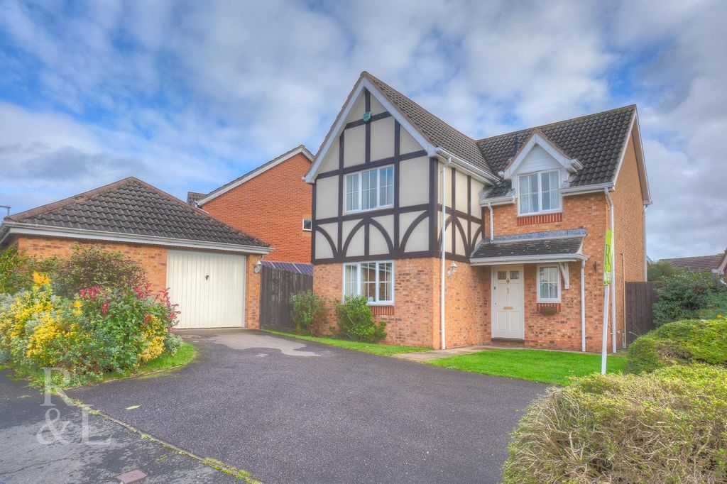 Property photo 1 of 30 Orchard Way.Jpg