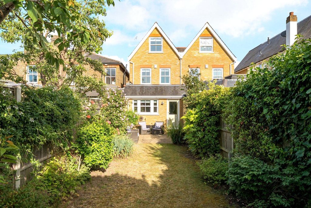 Property photo 2 of 11 Picture No. 16