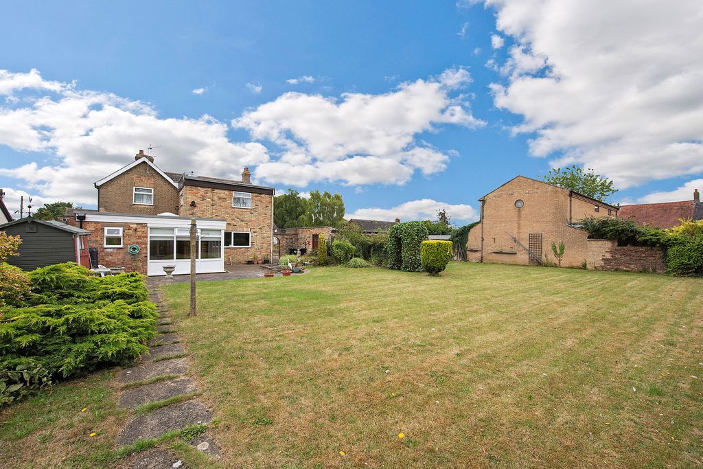 Property photo 3 of 31