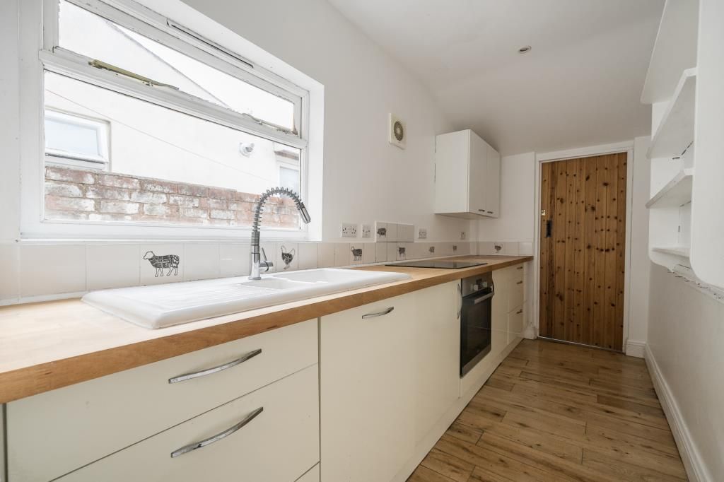 Property photo 3 of 20 Kitchen