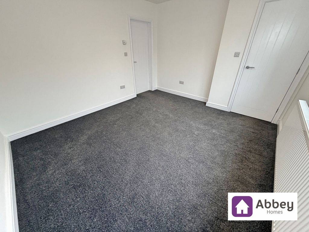 Property photo 3 of 20 Lounge