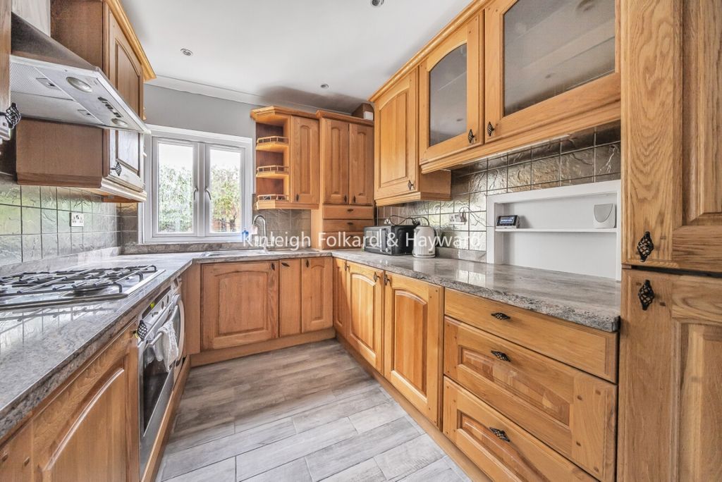 Property photo 3 of 11 5F5cc90E-0B72-468A-A