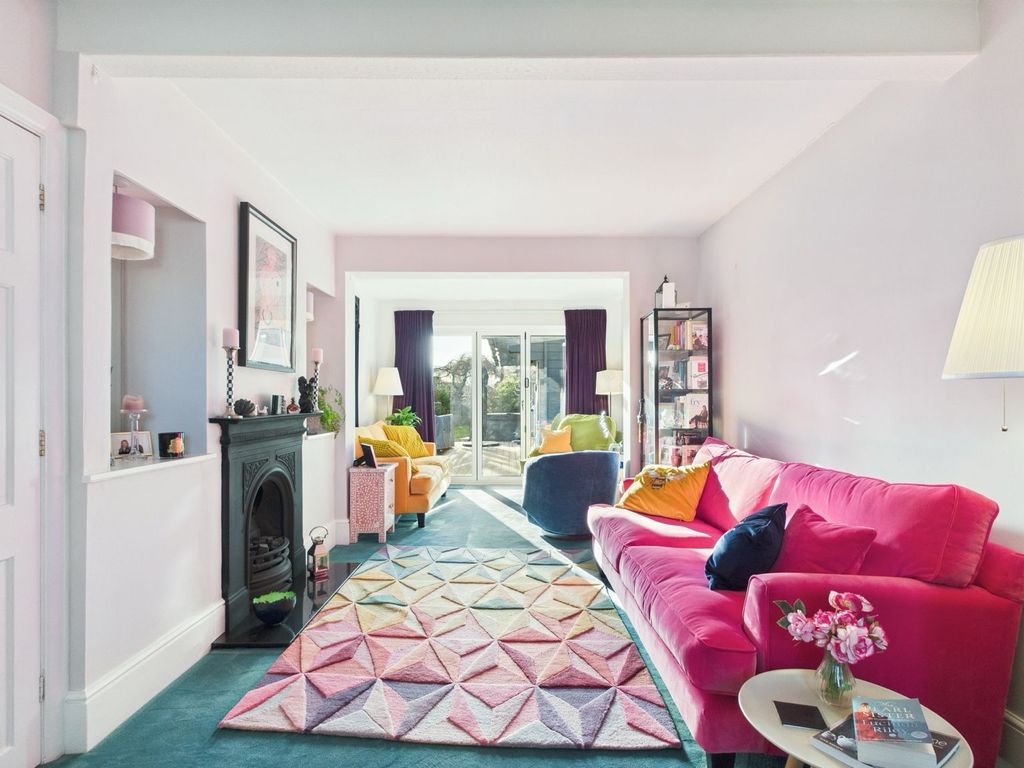 Property photo 3 of 28