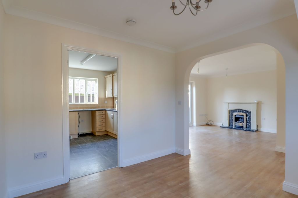 Property photo 3 of 24