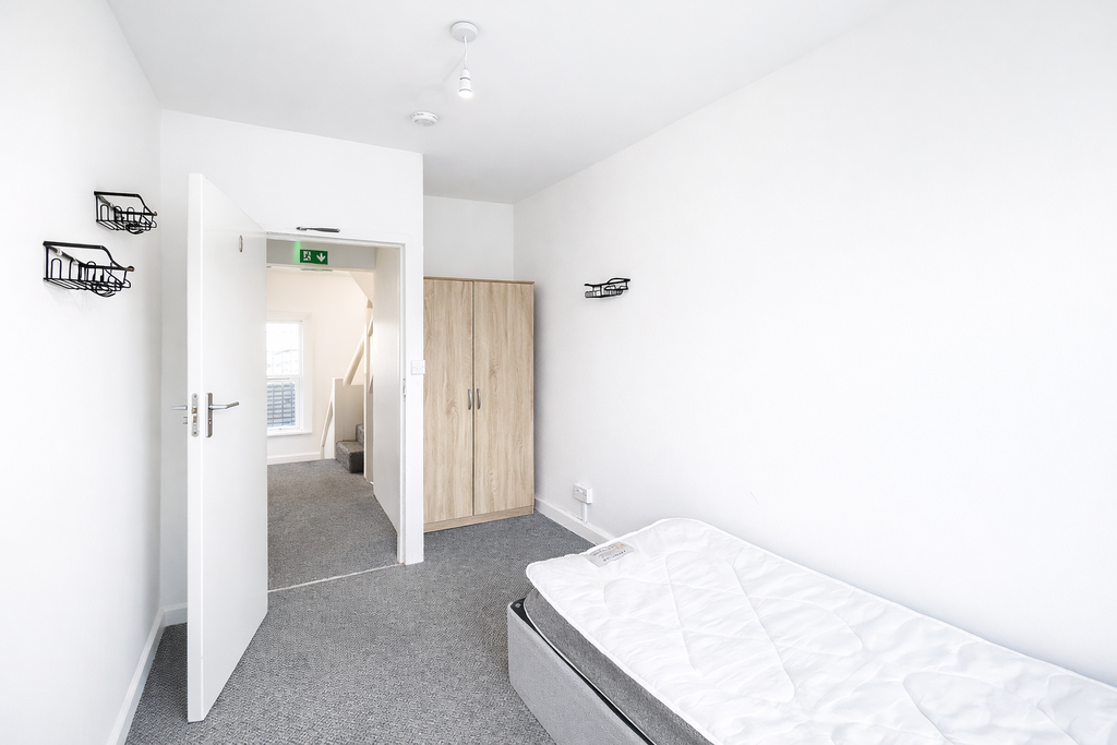 Property photo 1 of 4