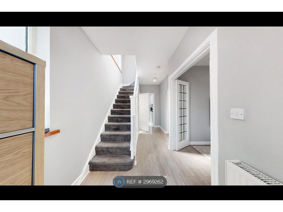 Property photo 2 of 31