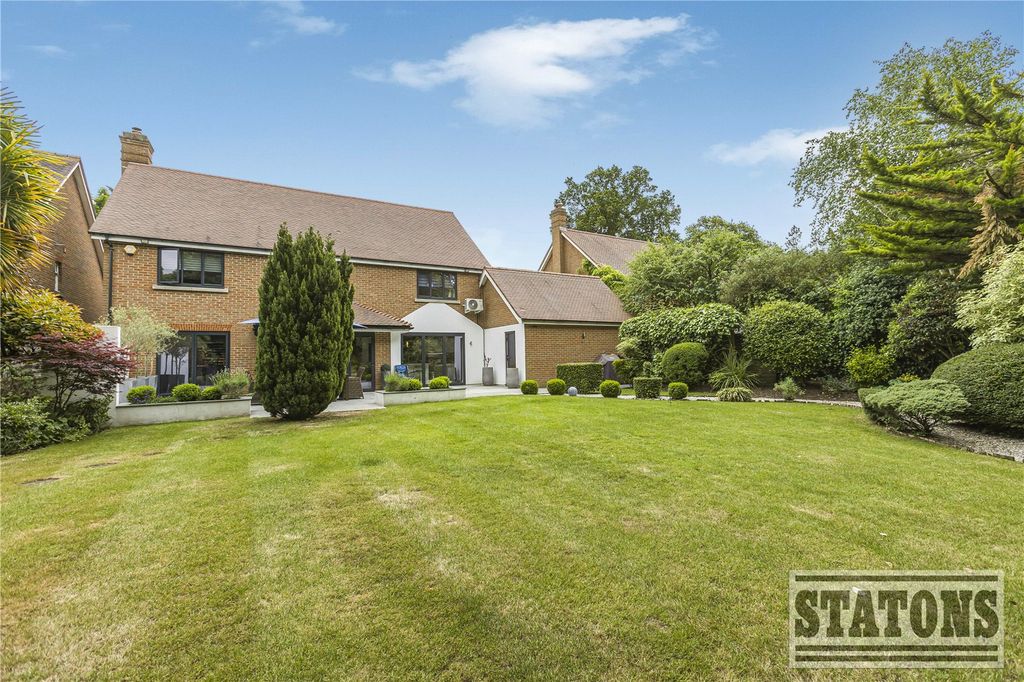 Property photo 2 of 34 Picture No. 23