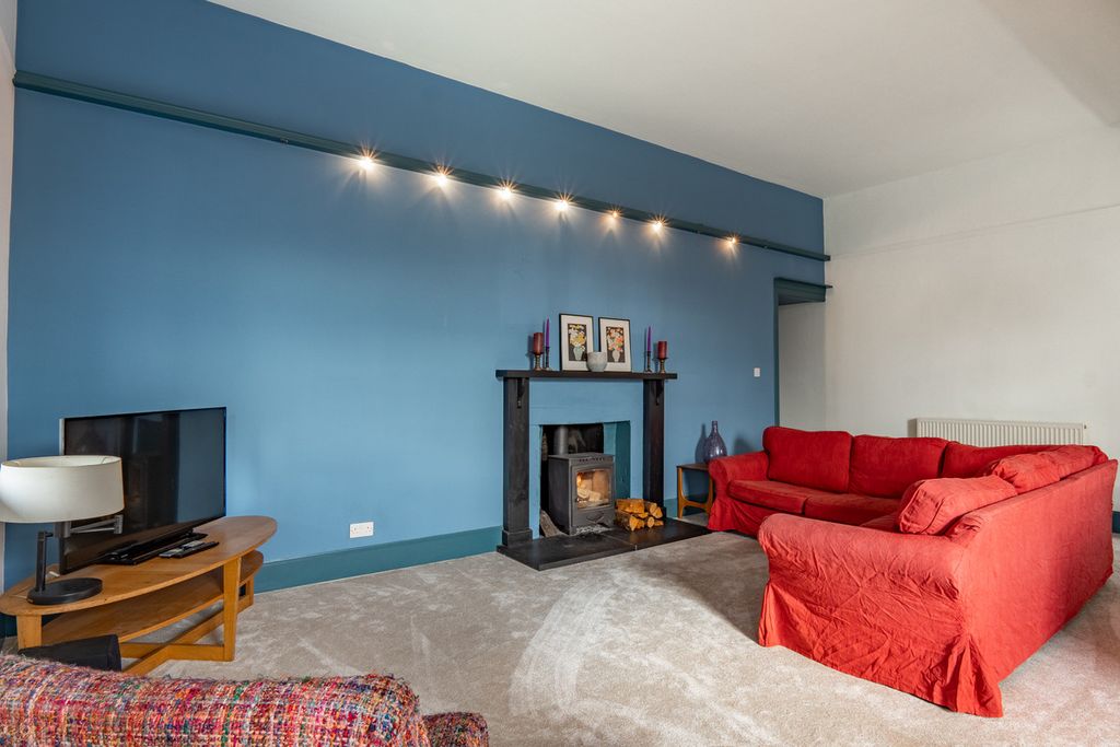 Property photo 3 of 33