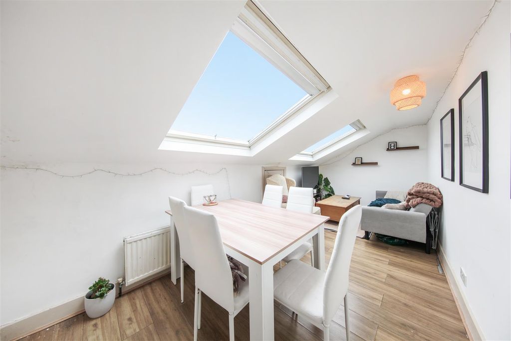 Property photo 2 of 13 Frithville Gardens - 72Bb6Aysrx2Bgjswtiyn.Jpg