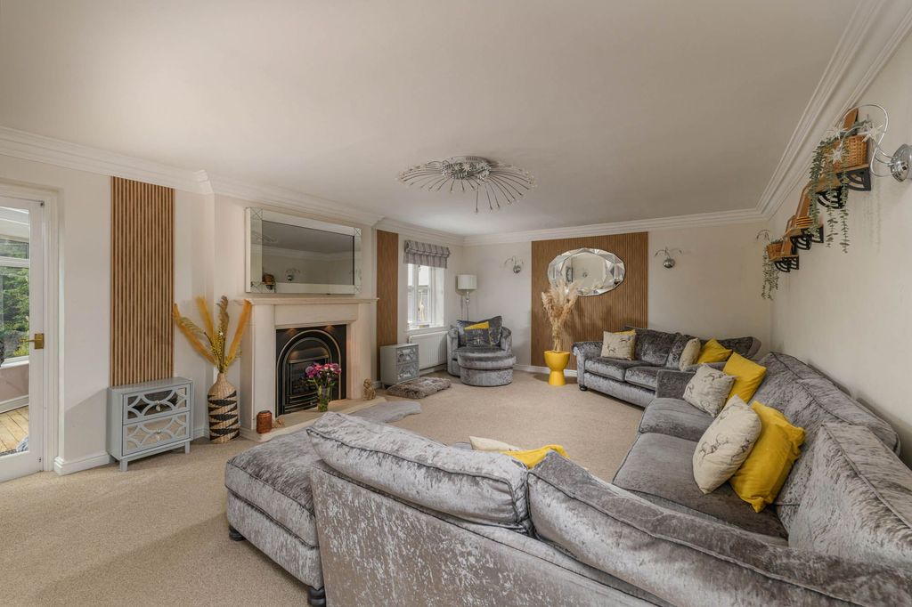 Property photo 3 of 33
