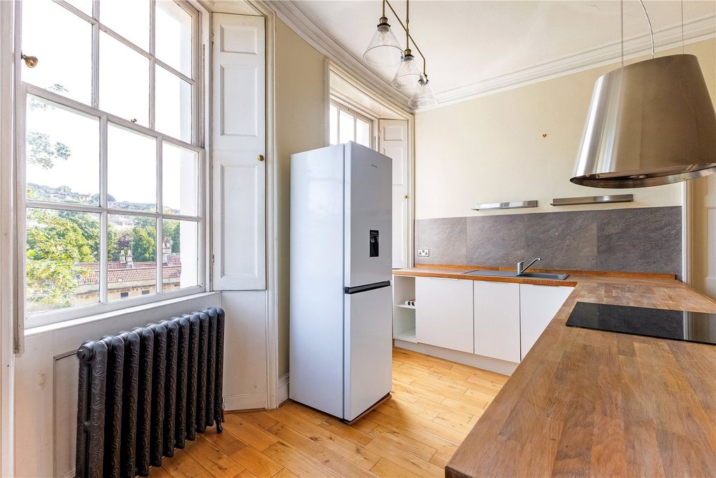 Property photo 3 of 14 Kitchen