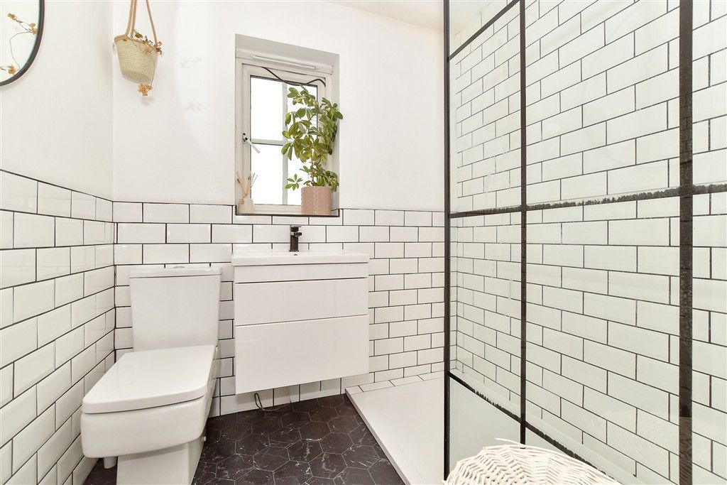 Property photo 2 of 10 Shower Room