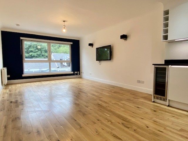 Property photo 2 of 11 Lounge