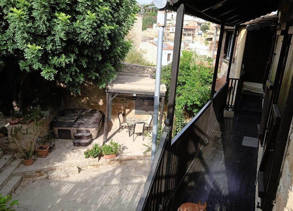 Property photo 2 of 8
