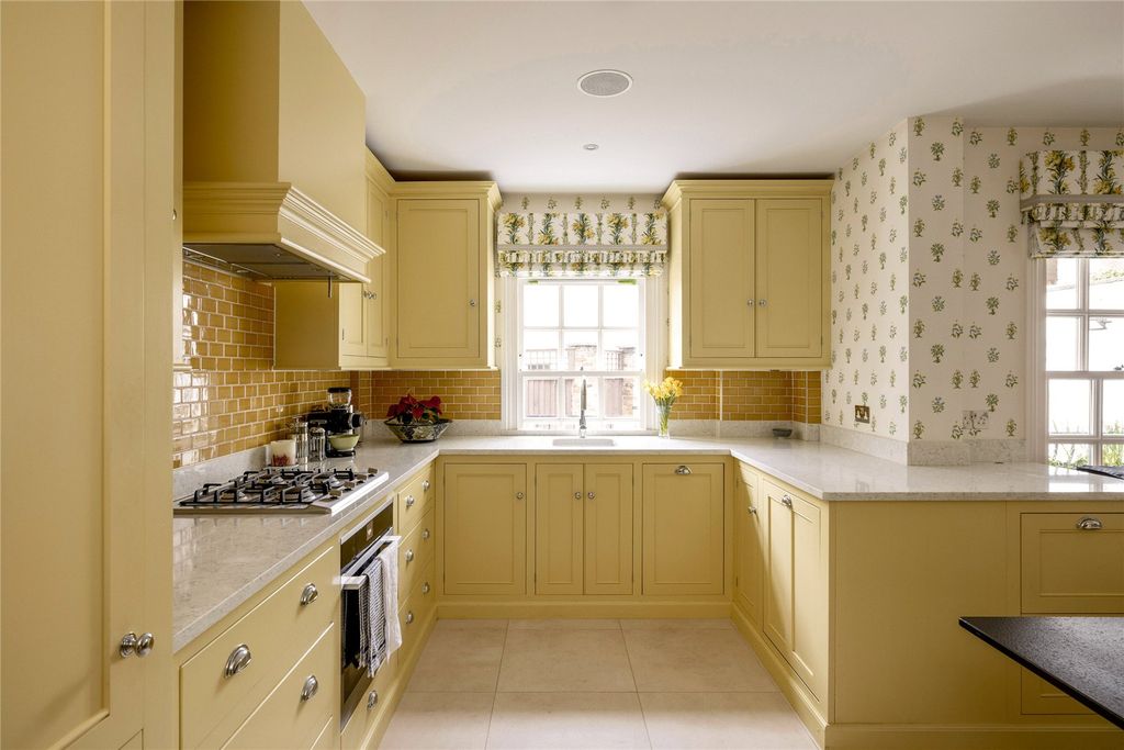 Property photo 3 of 14 Colourful Kitchen