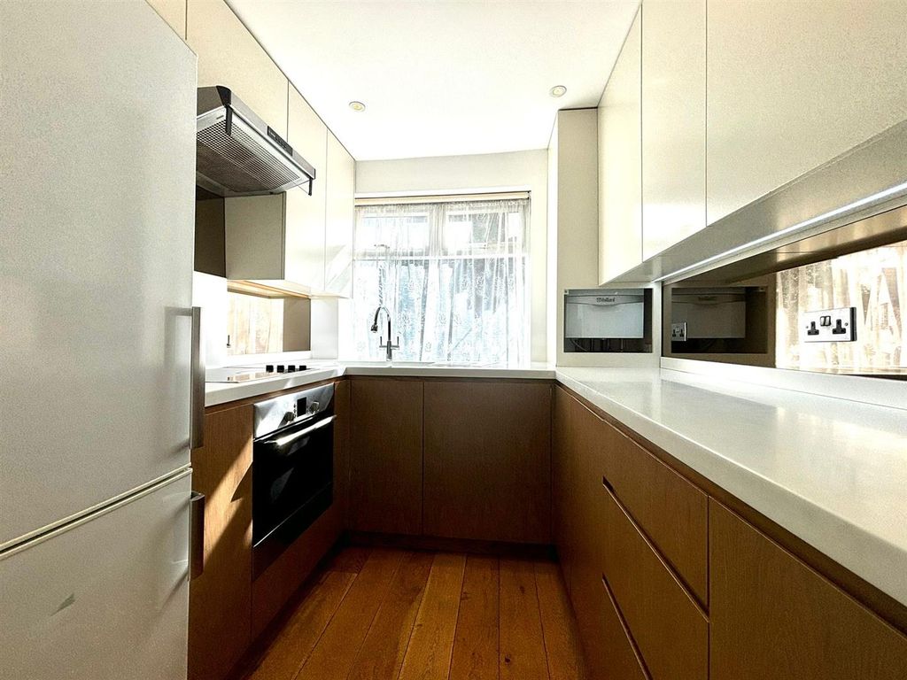 Property photo 3 of 11 Kitchen