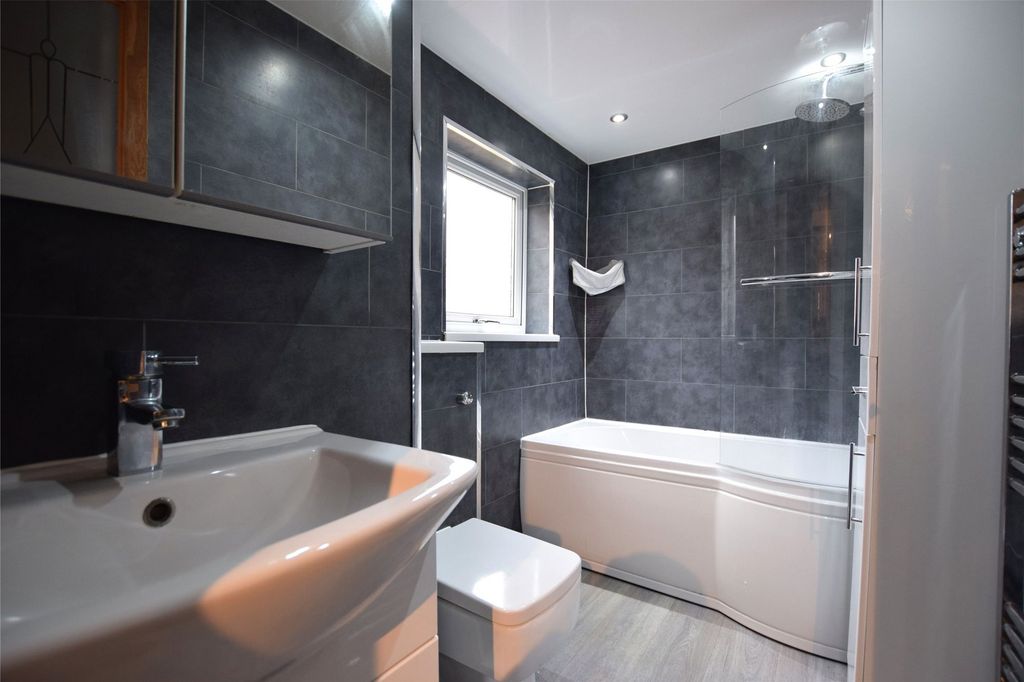 Property photo 3 of 12 Bathroom