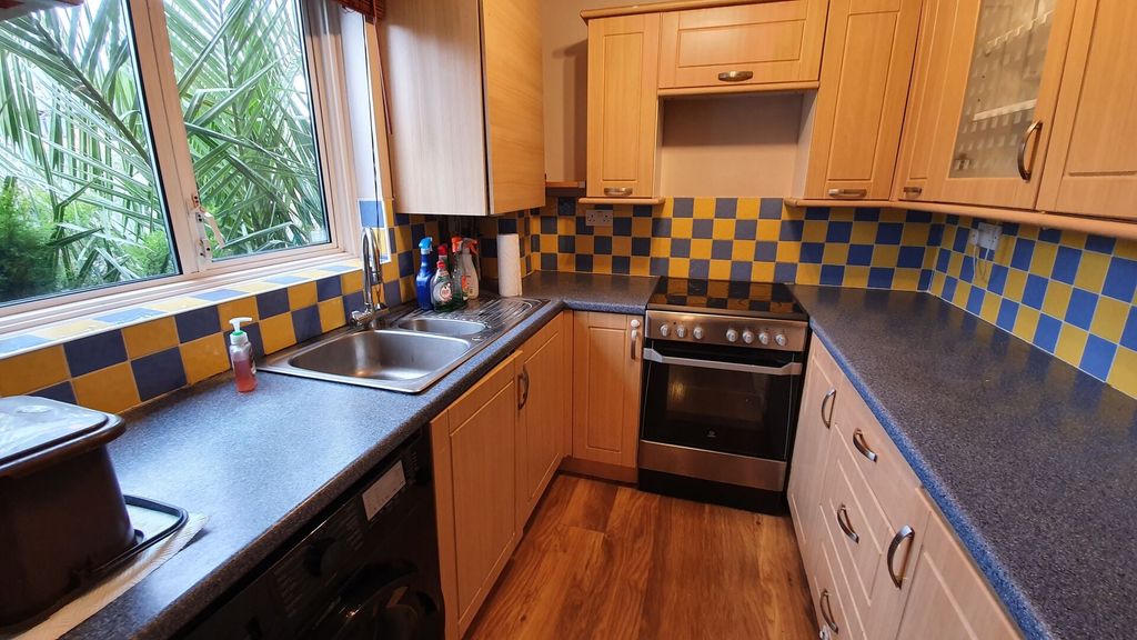 Property photo 3 of 11 Photo 6