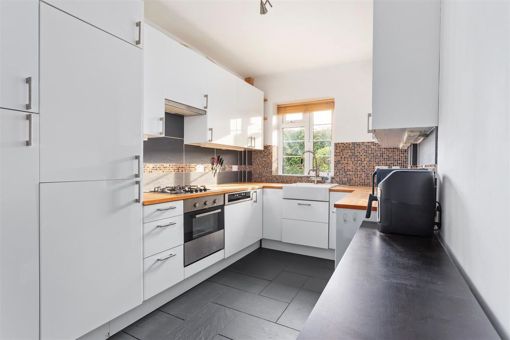 Property photo 2 of 9 Kitchen
