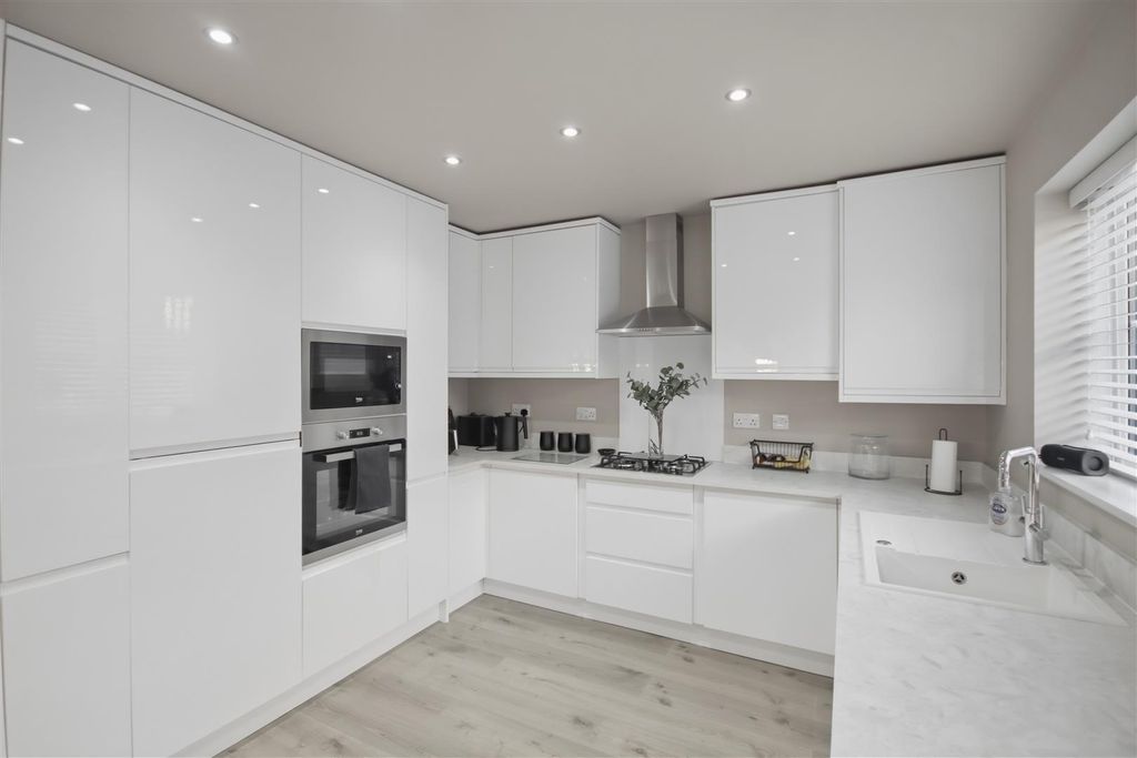 Property photo 2 of 20 Re-Fitted Kitchen/Diner