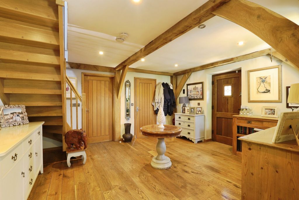 Property photo 3 of 26 Entrance Hall