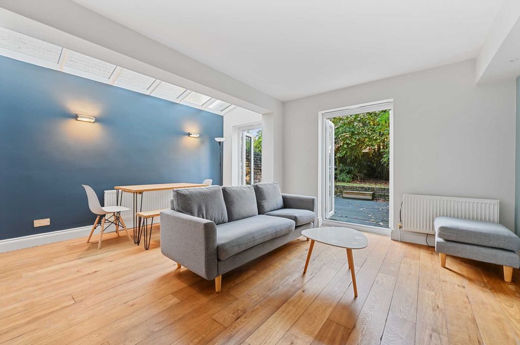 Property photo 3 of 11