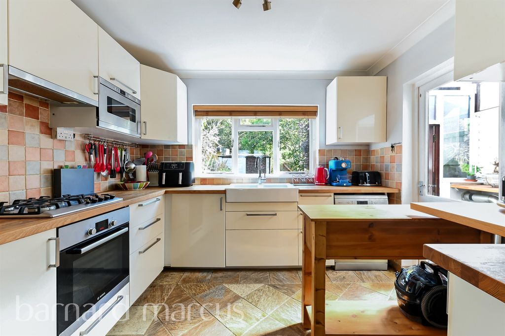 Property photo 3 of 14