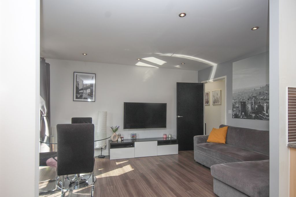 Property photo 3 of 10 Img0680