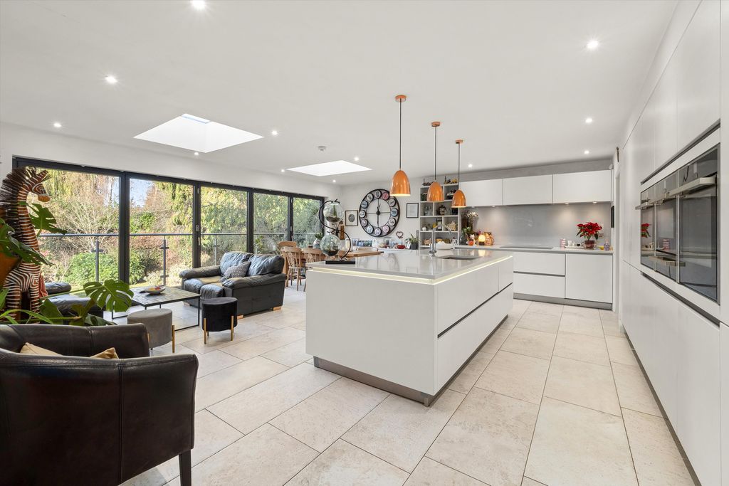 Property photo 2 of 24 Image