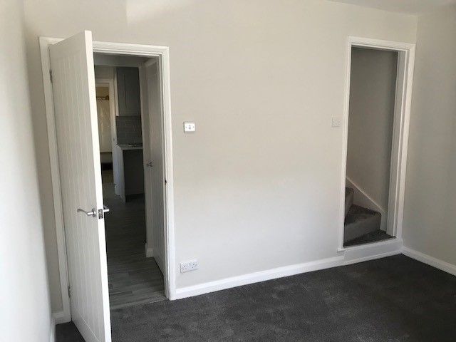 Property photo 2 of 11 Photo 02