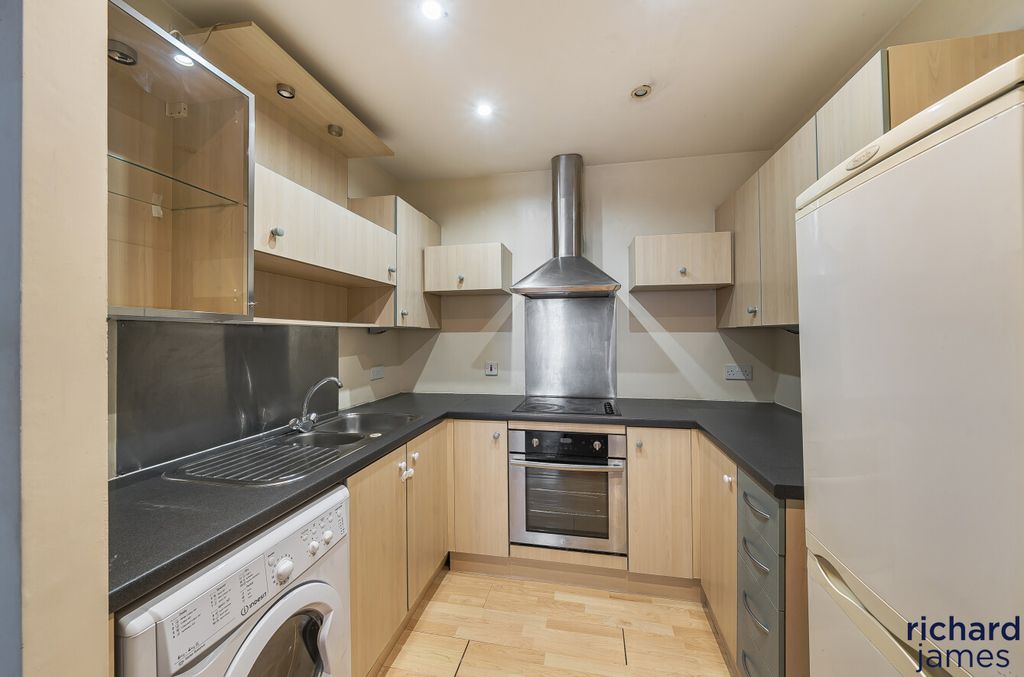 Property photo 2 of 10 92Bbb53Ff8A04E2Ca98E77419Faea700