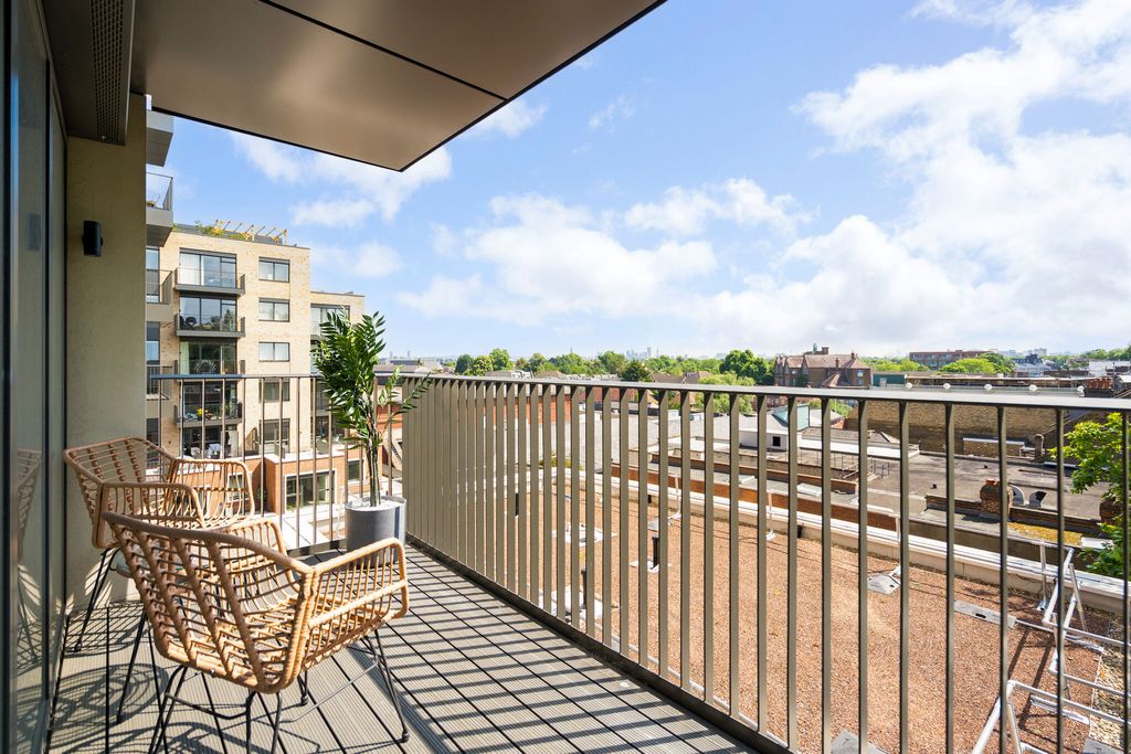 Property photo 3 of 16 93443_Empire-House (22)_Low.Jpg