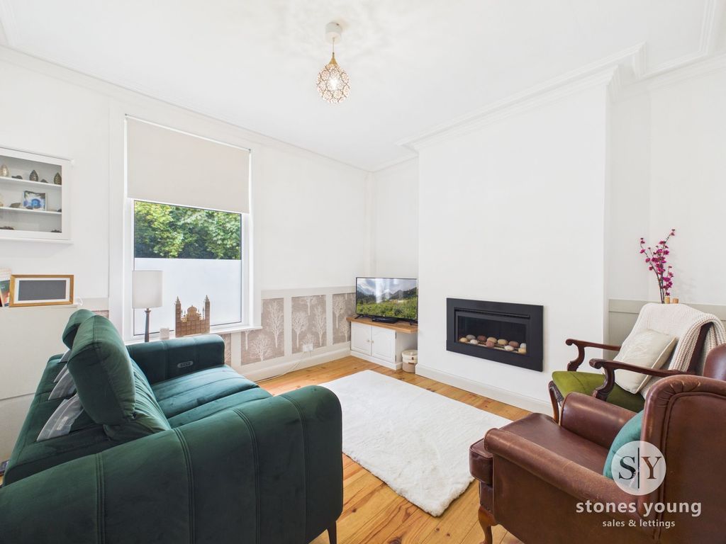 Property photo 2 of 17