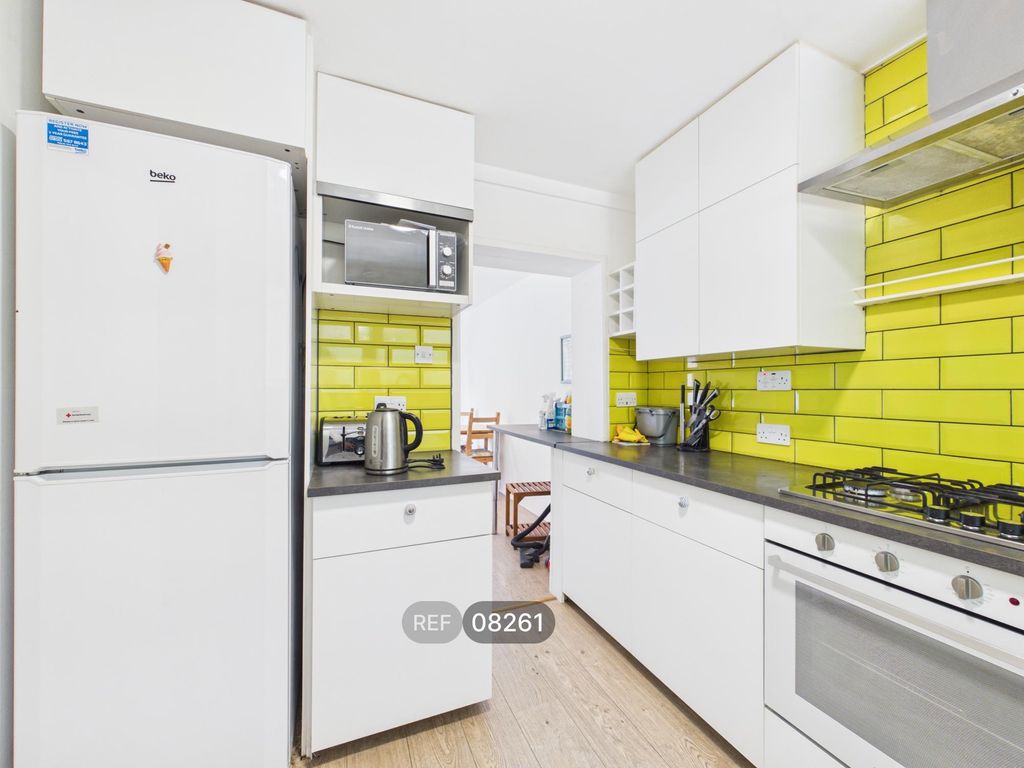 Property photo 2 of 15 Kitchen